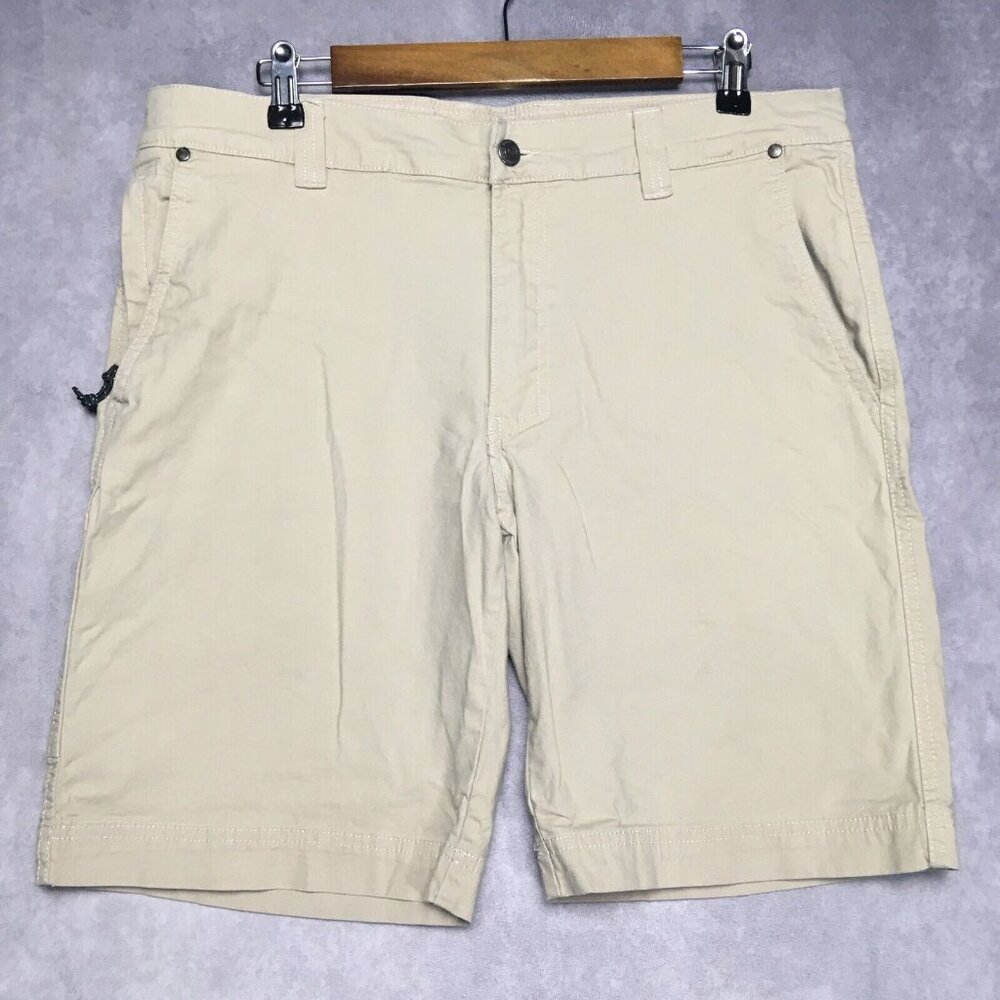 Columbia Mens Tech Shorts size 34 W x 10 L Canvas Cotton Stretch Cream Beige